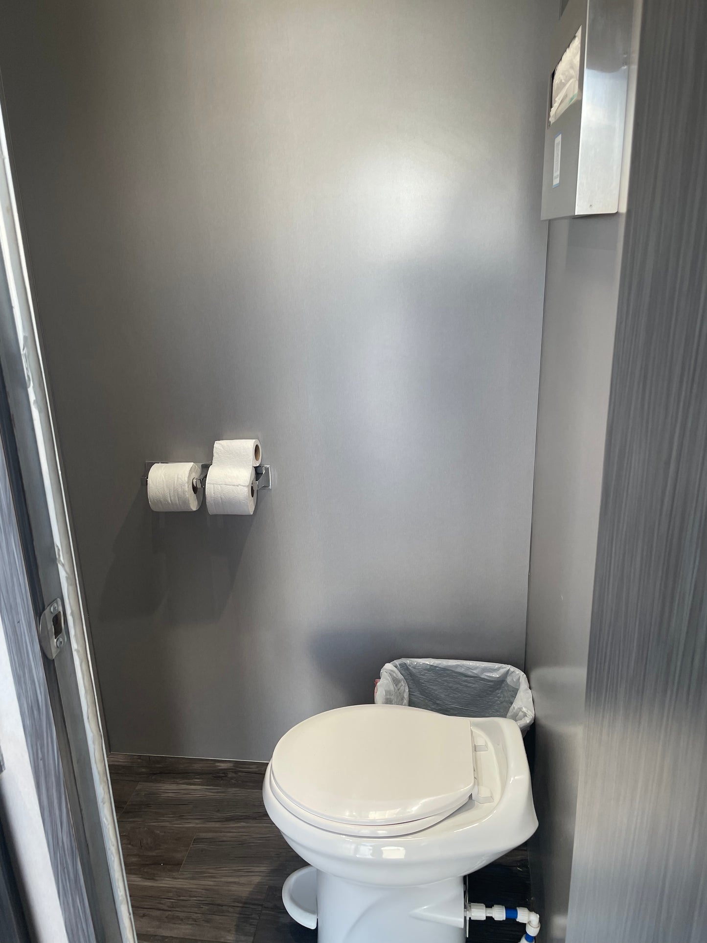 5 unit restroom